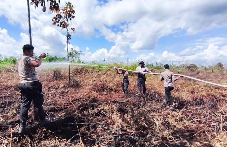 Tim Gabungan Padamkan Total Kebakaran Lahan di Desa Leukeun Aceh Barat