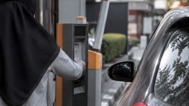 Tarif Parkir Rp60 Ribu per Jam Batal, Dishub DKI Minta Maaf